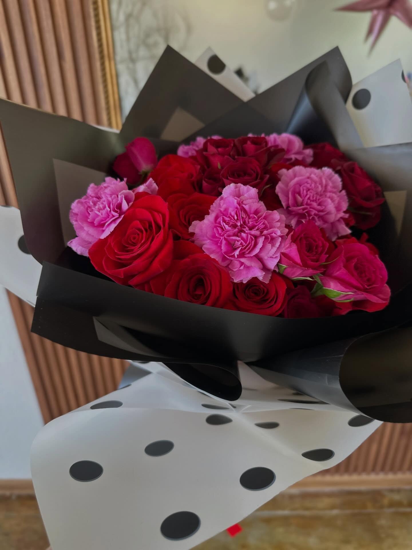 Classic Dozen Roses